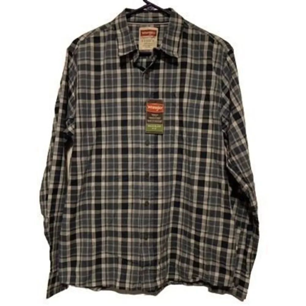 Wrangler Vintage Indigo Size Medium Blue Plaid Long Sleeved T-Shirt